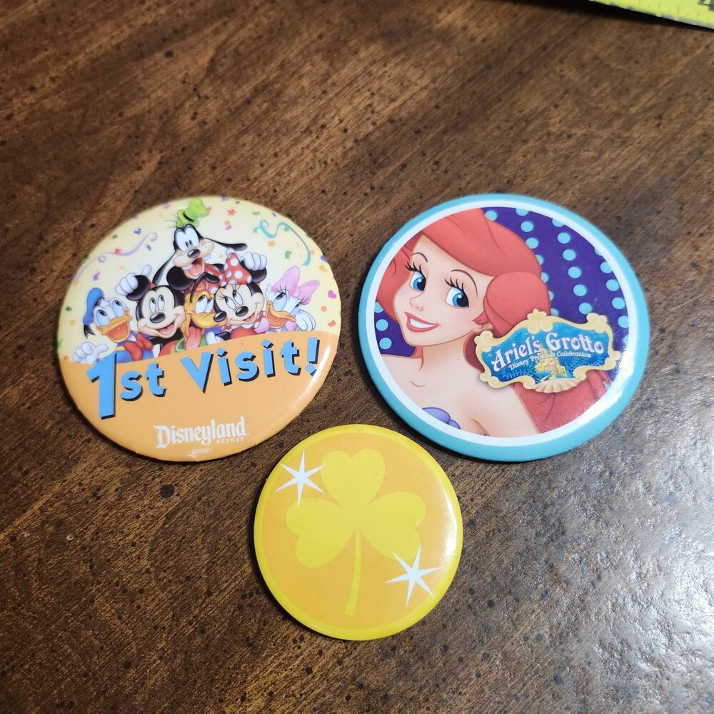 Disneyland First Visit Ariel Grotto Mickey Minnie Princess Shamrock Button Lot